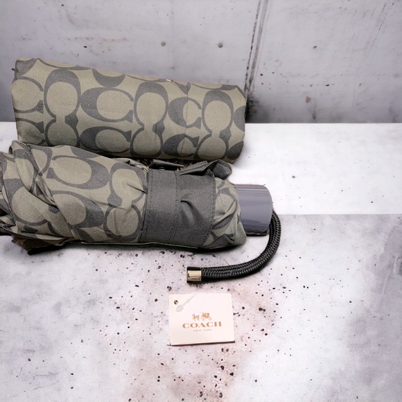NWT ✨COACH ✨
Coach UV Protection Signature Mini Umbrella - Picture 4 of 6